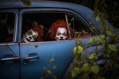 clowns-scary-blue-car