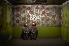 clown-port-220-clowns-in-a-room_